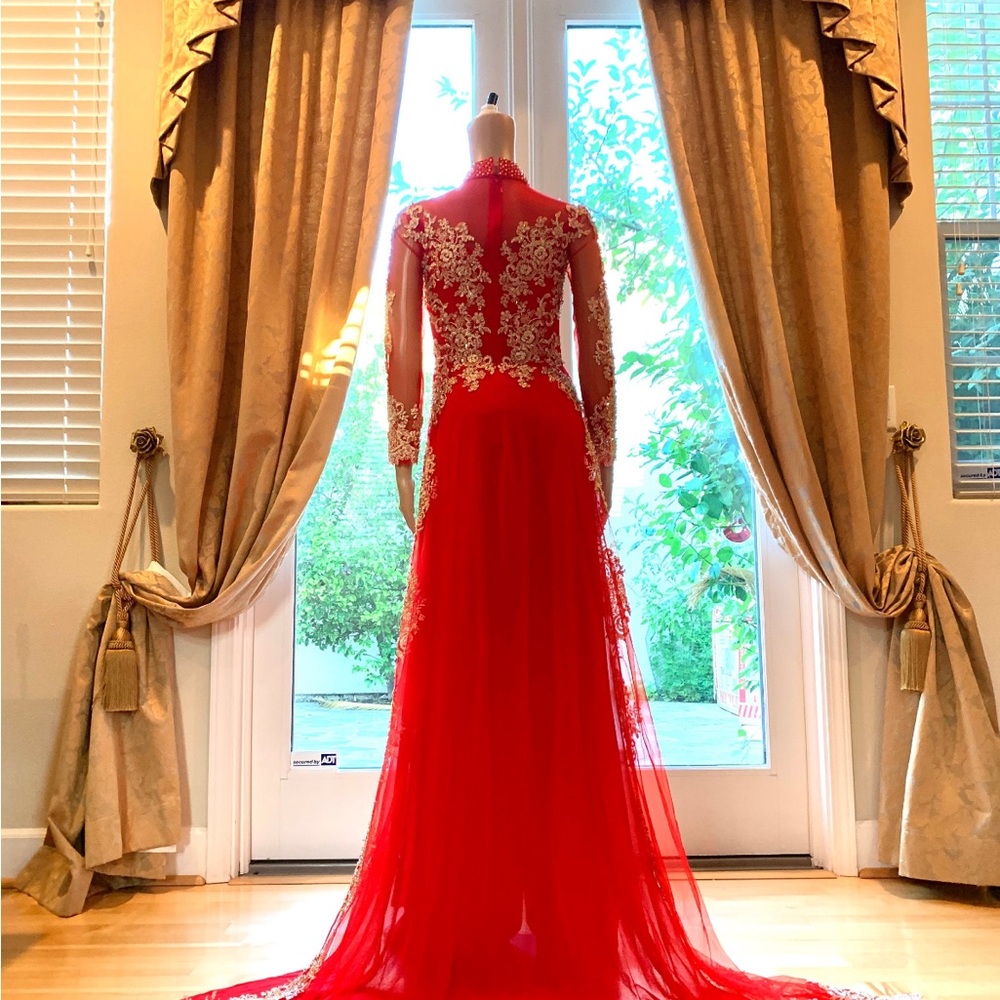 Red ao dai Vietnamese tradition wedding dress . - Picture 4 of 7